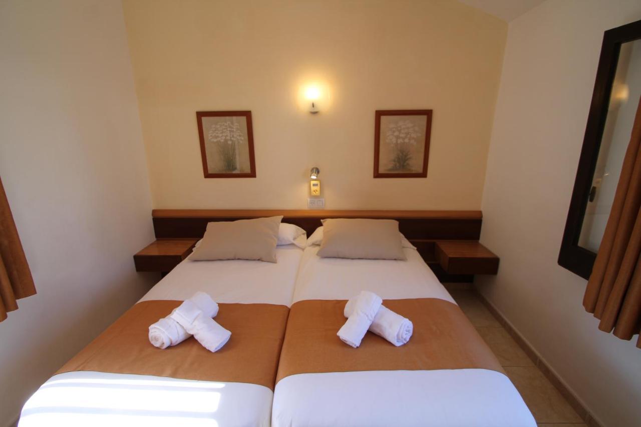 Apartaments Talayot Cala'N Blanes  Εξωτερικό φωτογραφία
